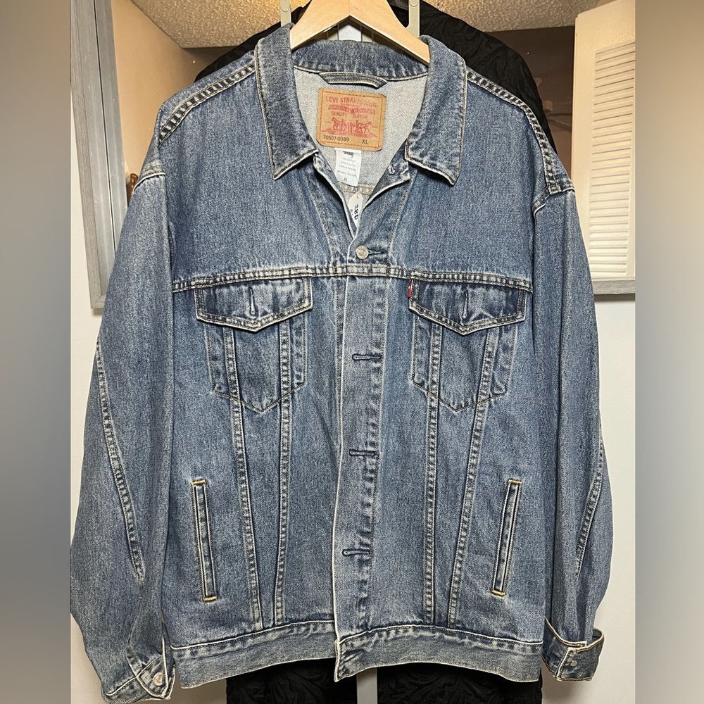 Vintage LEVI Jean Jacket XL